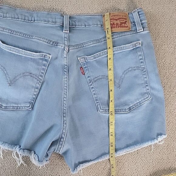 Levi's High Rise Light Wash Frayed Hem Jean Shorts - Size 31 - Picture 11 of 14